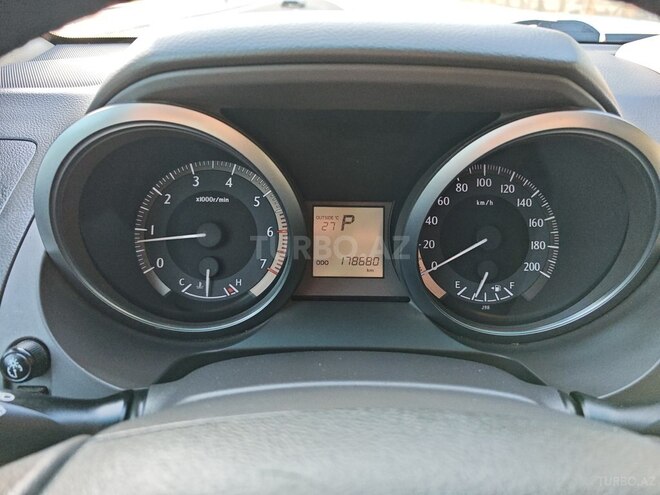 Toyota Land Cruiser Prado-4