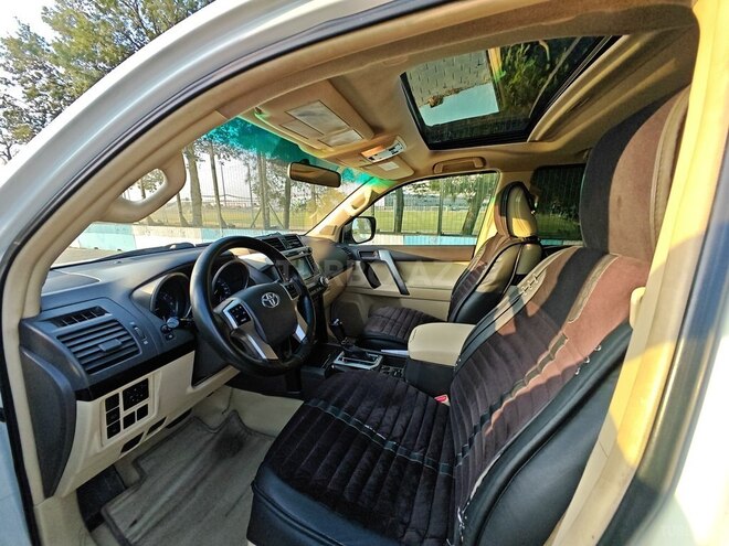 Toyota Land Cruiser Prado-5