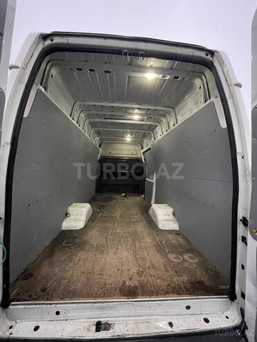 Ford Transit-9