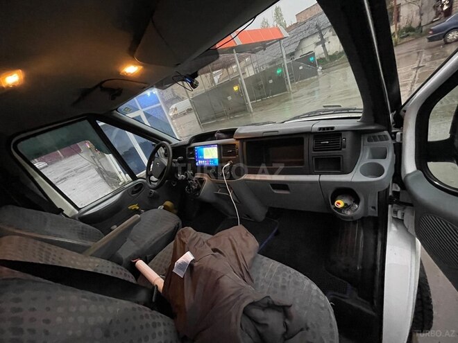 Ford Transit-8