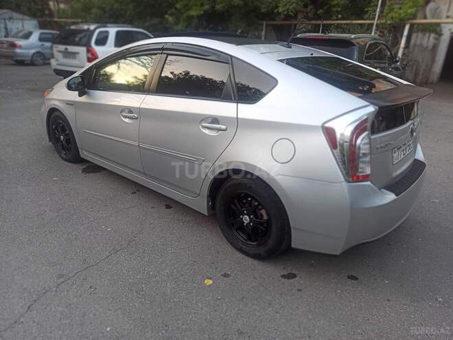 Toyota Prius-5