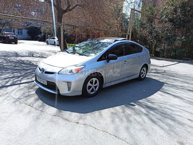 Toyota Prius-13
