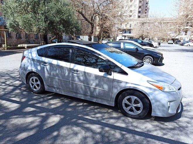 Toyota Prius-11