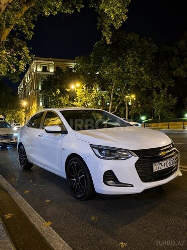 Chevrolet Onix-11