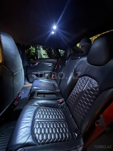 Audi RS7-7