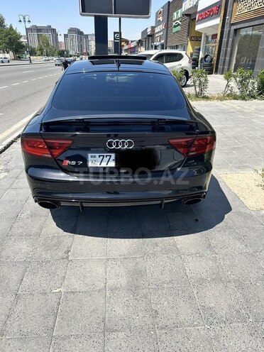 Audi RS7-3