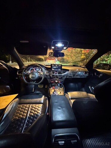 Audi RS7-2