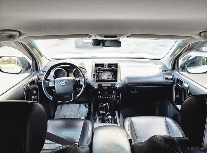 Toyota Land Cruiser Prado-5