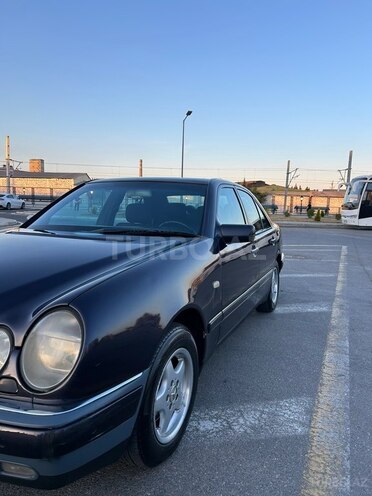 Mercedes E 230-5