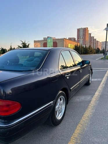 Mercedes E 230-7