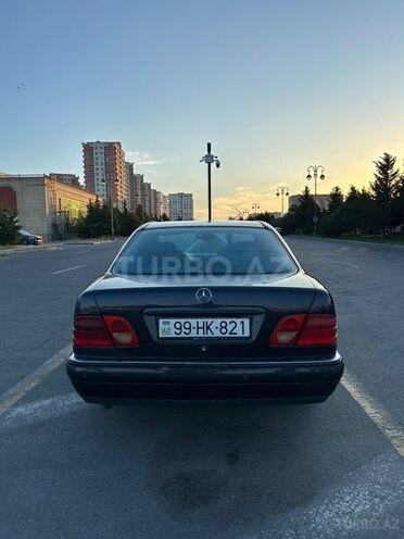 Mercedes E 230-2