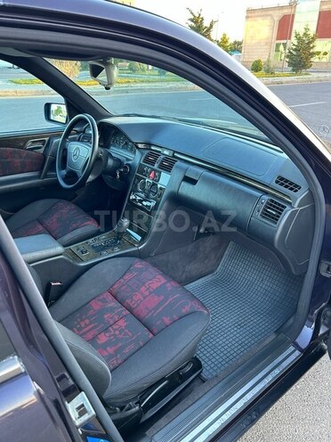 Mercedes E 230-9