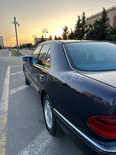Mercedes E 230-6