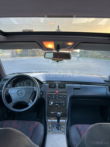Mercedes E 230-3