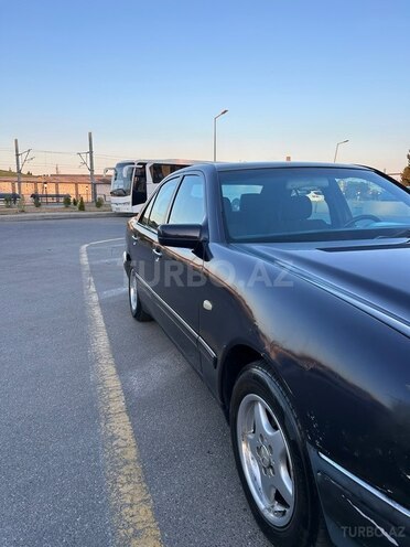 Mercedes E 230-4