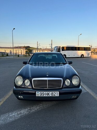 Mercedes E 230-1
