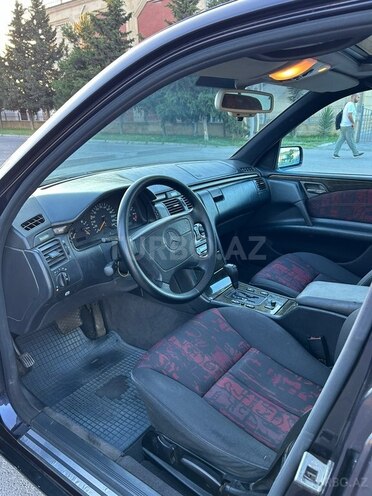 Mercedes E 230-10