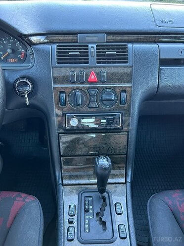Mercedes E 230-12