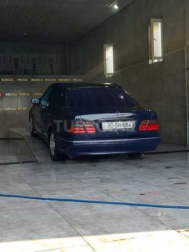 Mercedes E 270-9