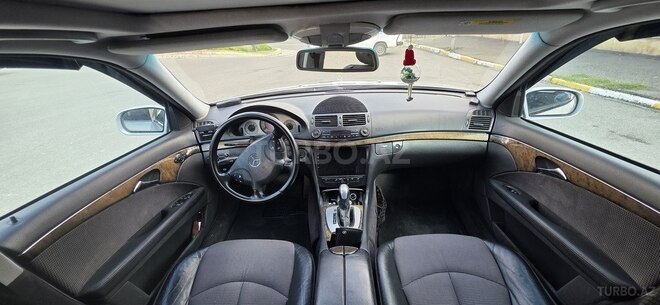 Mercedes E 270-16
