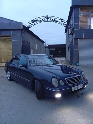 Mercedes E 270-4