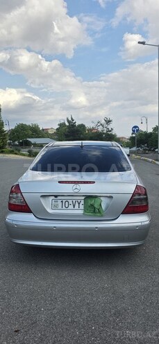 Mercedes E 270-7