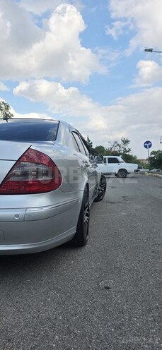 Mercedes E 270-4