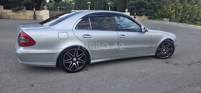 Mercedes E 270-9