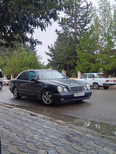 Mercedes E 270-10