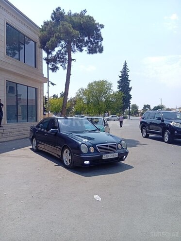 Mercedes E 270-11