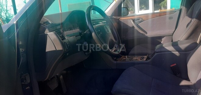 Mercedes E 270-12