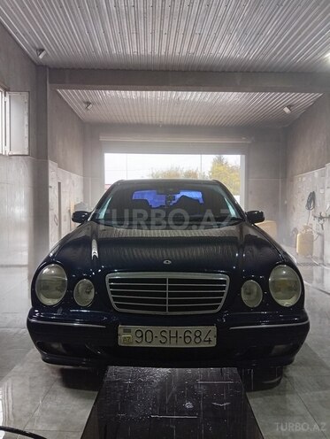 Mercedes E 270-8
