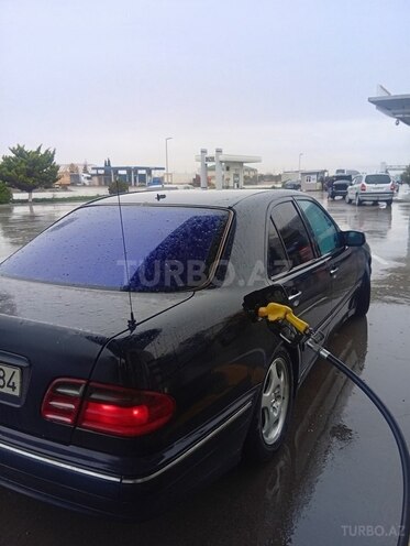 Mercedes E 270-2