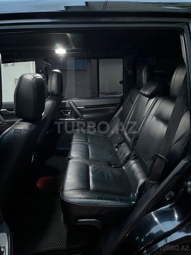 Mitsubishi Pajero-17