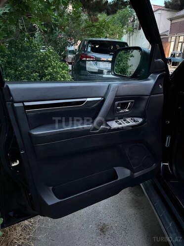 Mitsubishi Pajero-19