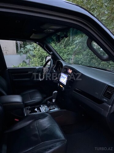 Mitsubishi Pajero-16