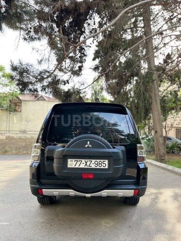 Mitsubishi Pajero-6