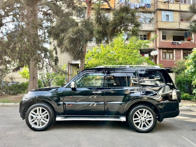 Mitsubishi Pajero-11