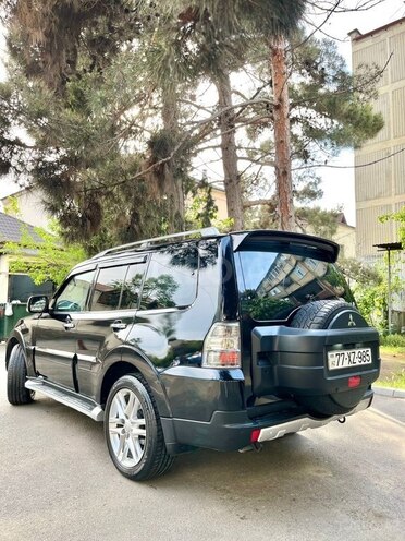 Mitsubishi Pajero-7