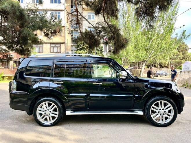 Mitsubishi Pajero-10