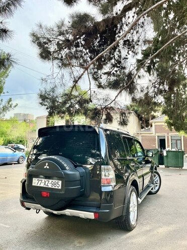 Mitsubishi Pajero-9