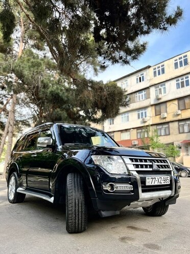 Mitsubishi Pajero-4