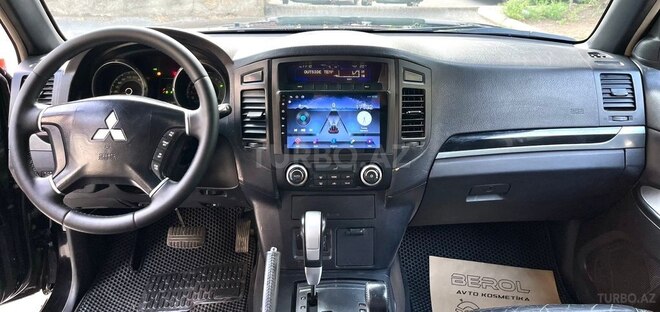 Mitsubishi Pajero-13