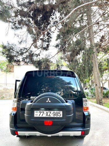 Mitsubishi Pajero-8