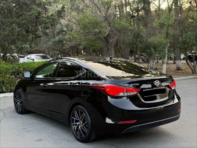 Hyundai Elantra-3
