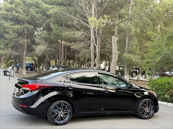 Hyundai Elantra-5