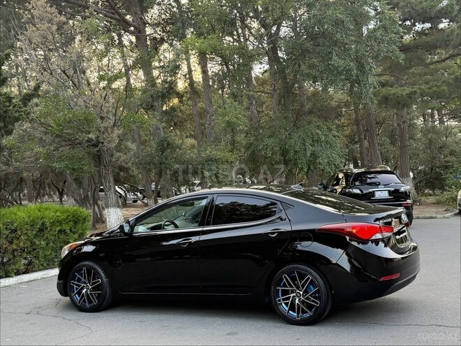 Hyundai Elantra-4