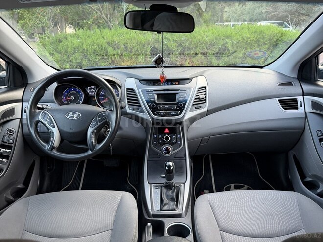 Hyundai Elantra-14