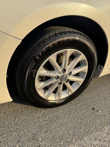 Toyota Camry-6