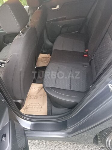 Kia Rio-21